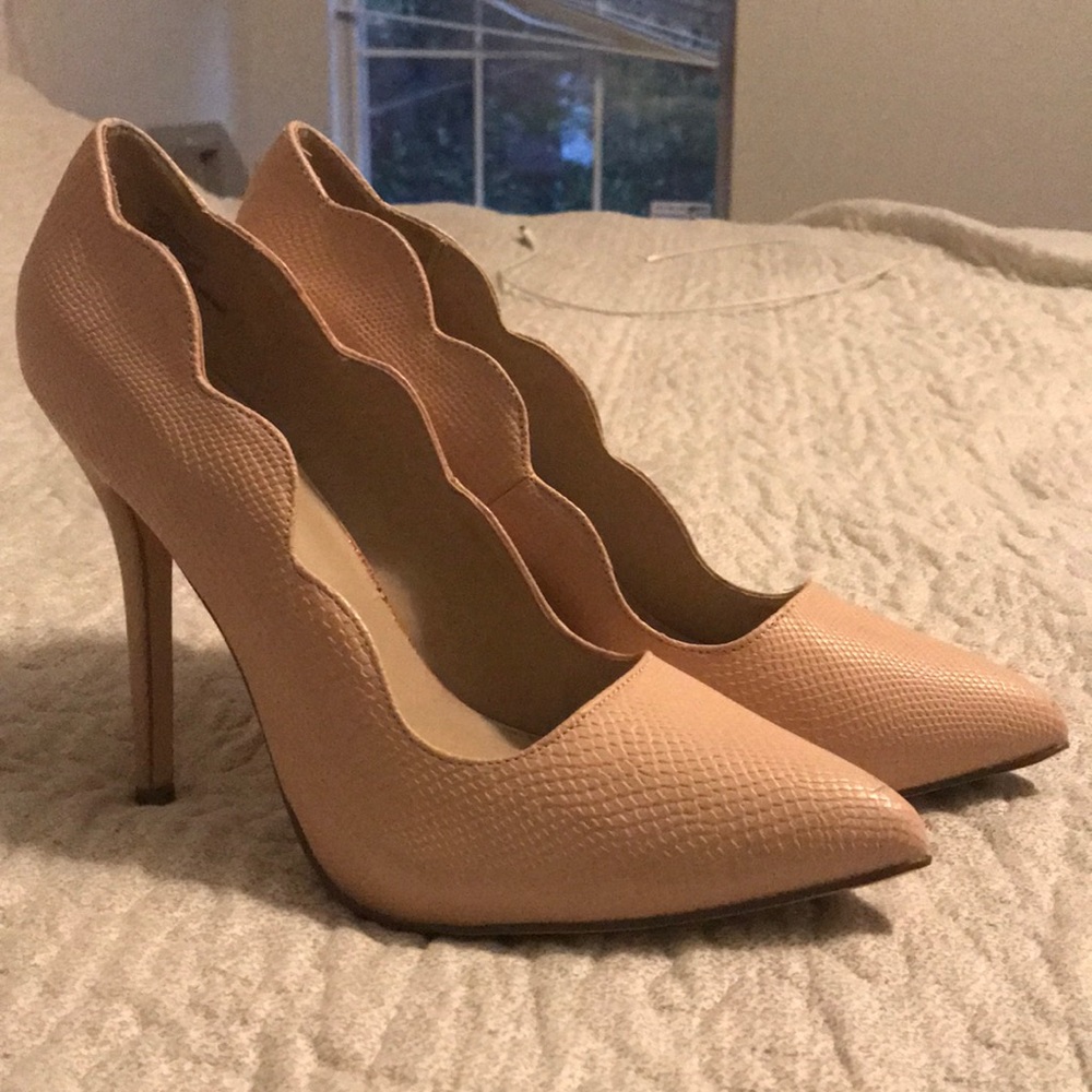 Blush pumps